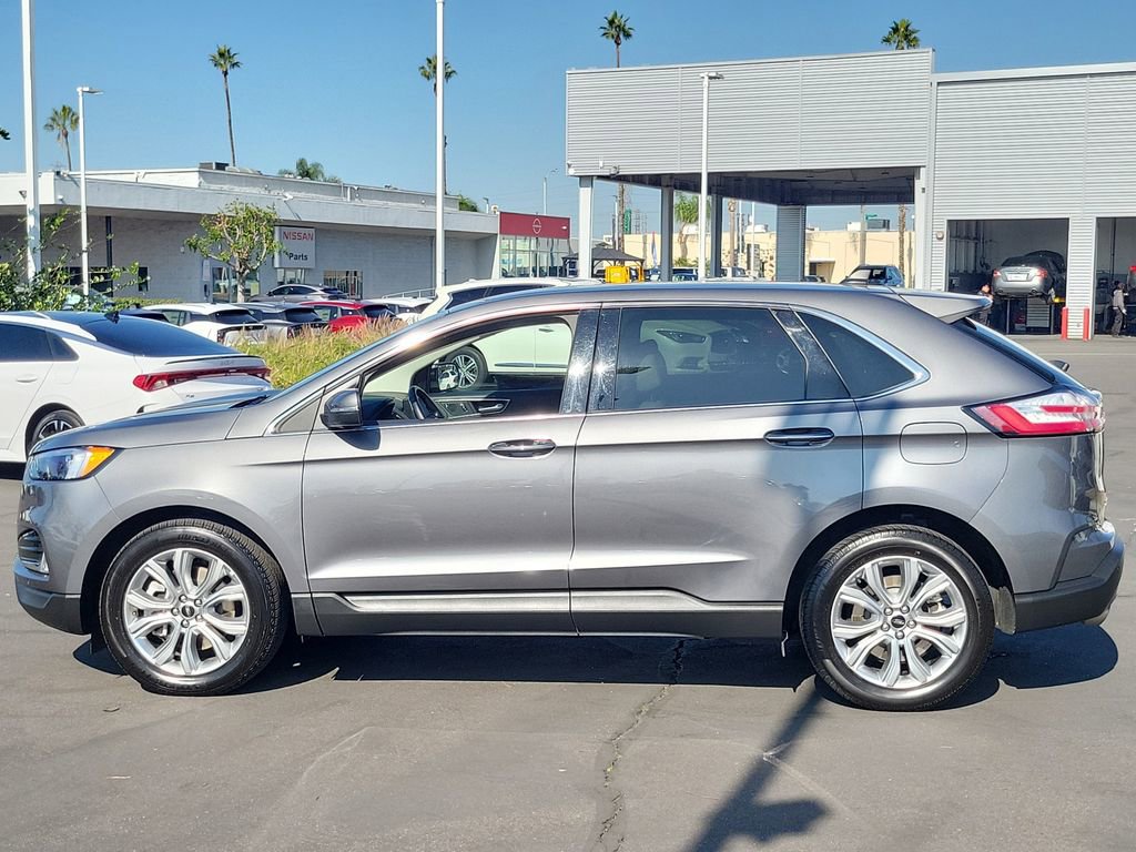 Used 2024 Ford Edge Titanium image 2