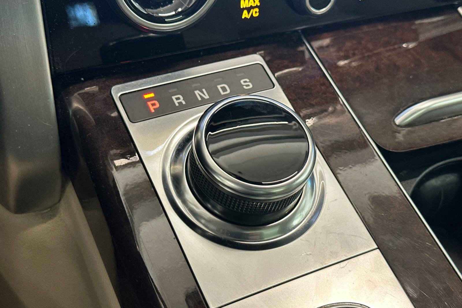 Used 2020 Land Rover Range Rover HSE image 24