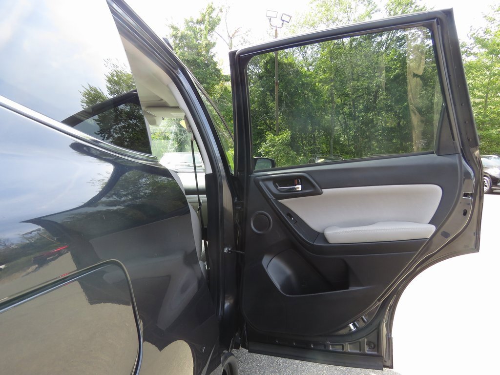 Used 2016 Subaru Forester 2.5i Touring w/ Eyesight & Navigation System image 16