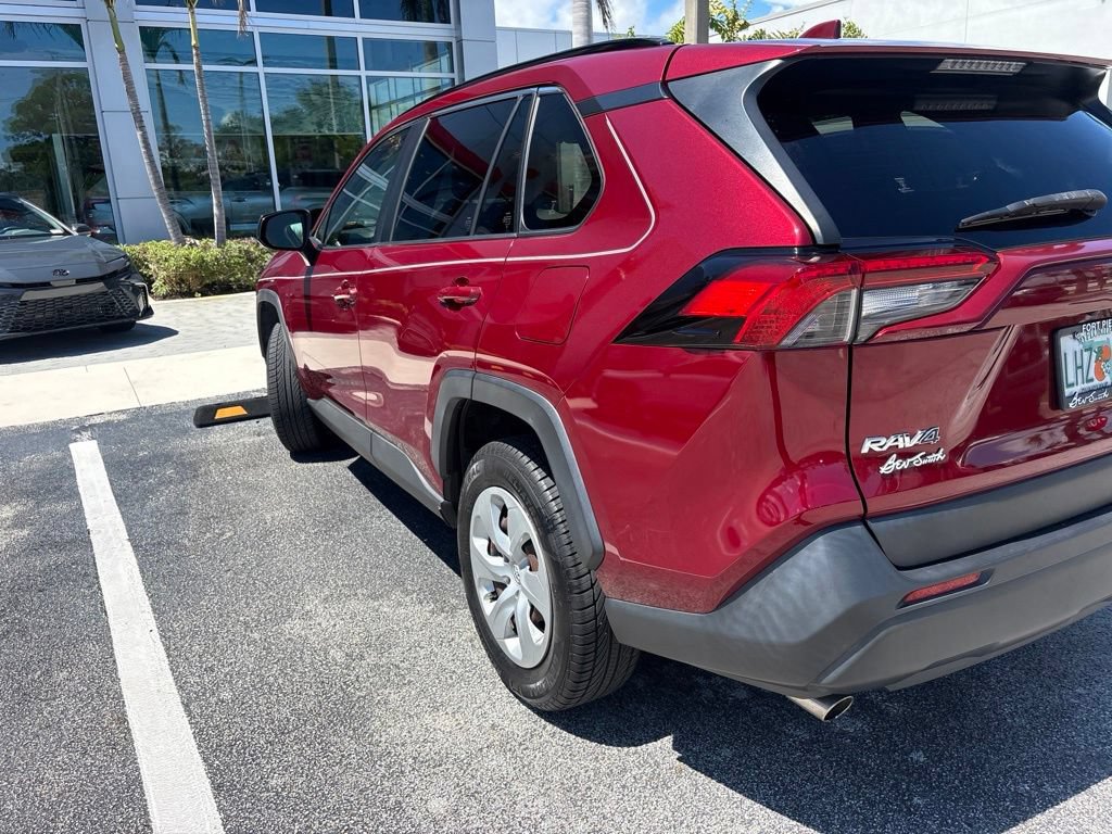Certified 2021 Toyota RAV4 LE FWD image 4