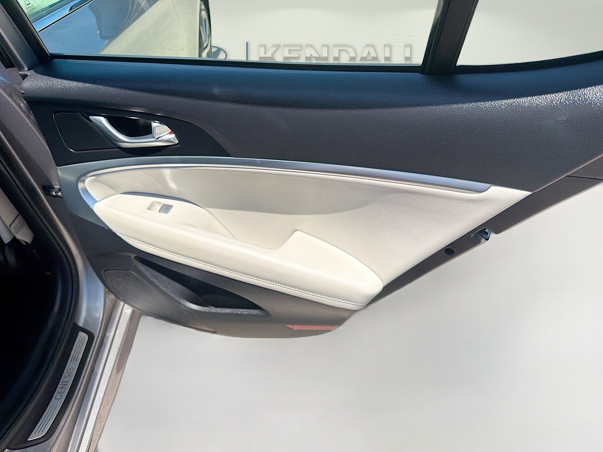 Used 2025 Genesis G70 2.5T RWD image 29
