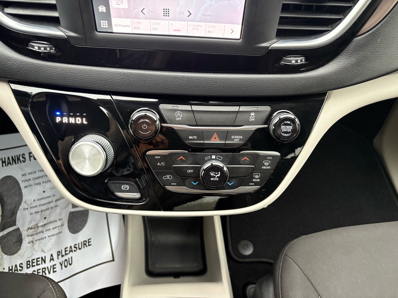 Used 2022 Chrysler Voyager LX image 16