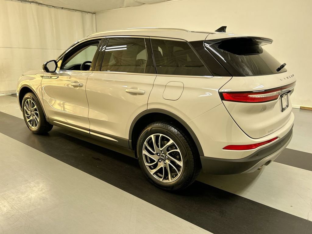 Used 2022 Lincoln Corsair Standard w/ Equipment Group 101A image 6