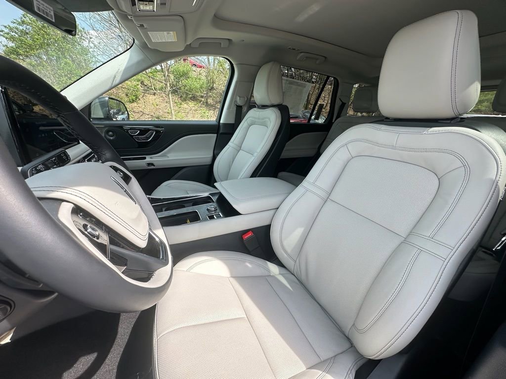 New 2026 Lincoln Aviator Reserve w/ Illumination Package AWD/4WD image 17