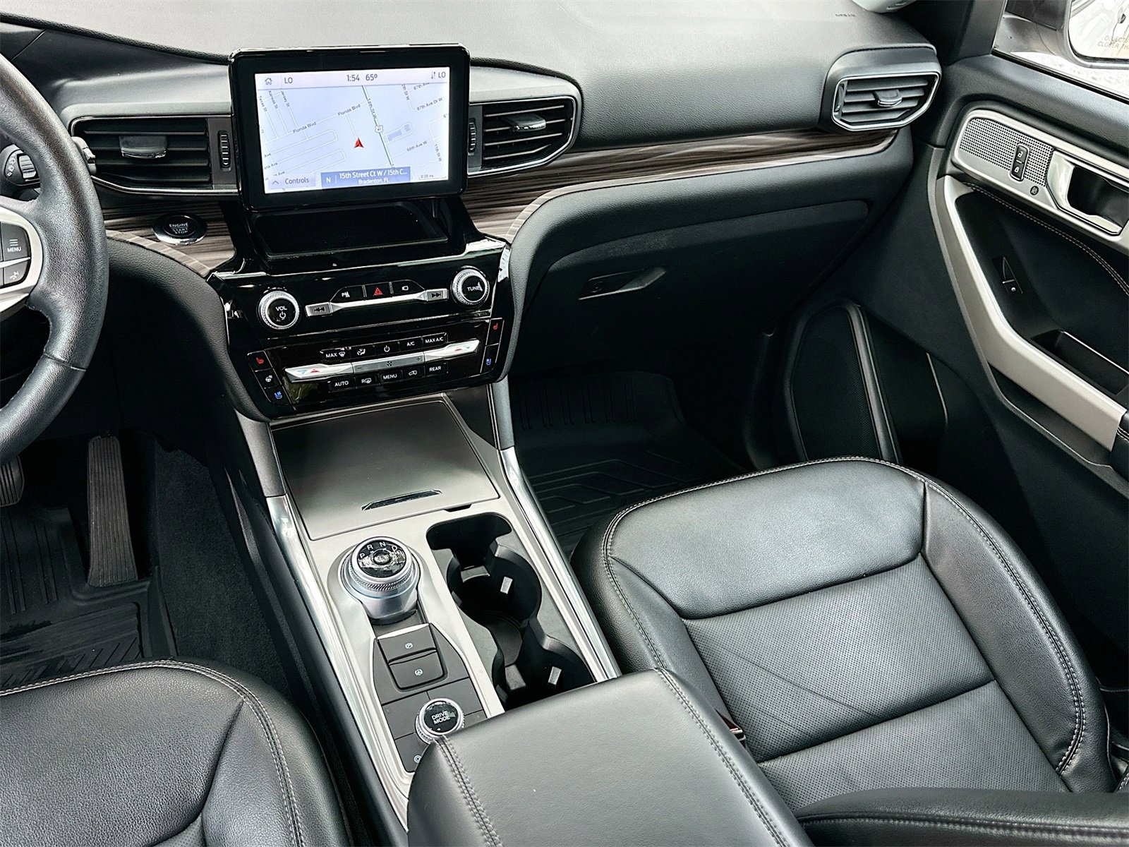 Used 2022 Ford Explorer Limited w/ Equipment Group 301A image 24