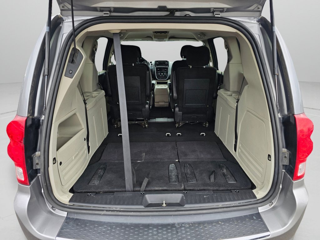 Used 2014 Dodge Grand Caravan SXT FWD image 16