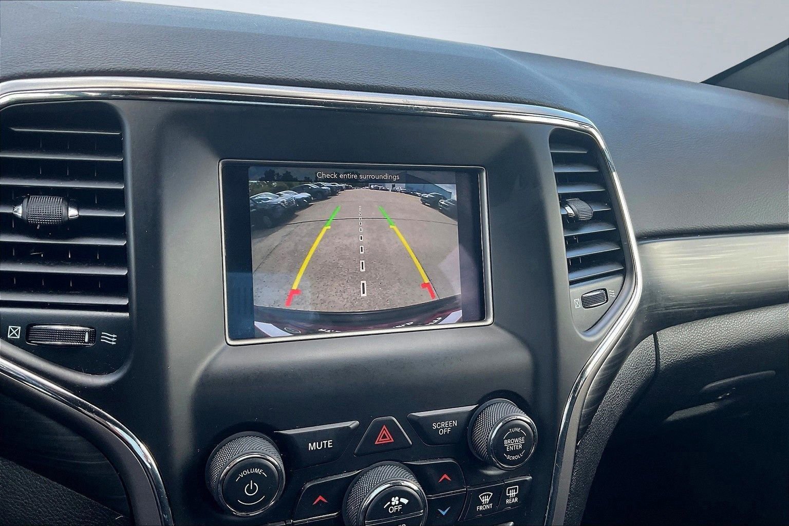 Used 2021 Jeep Grand Cherokee Laredo image 25