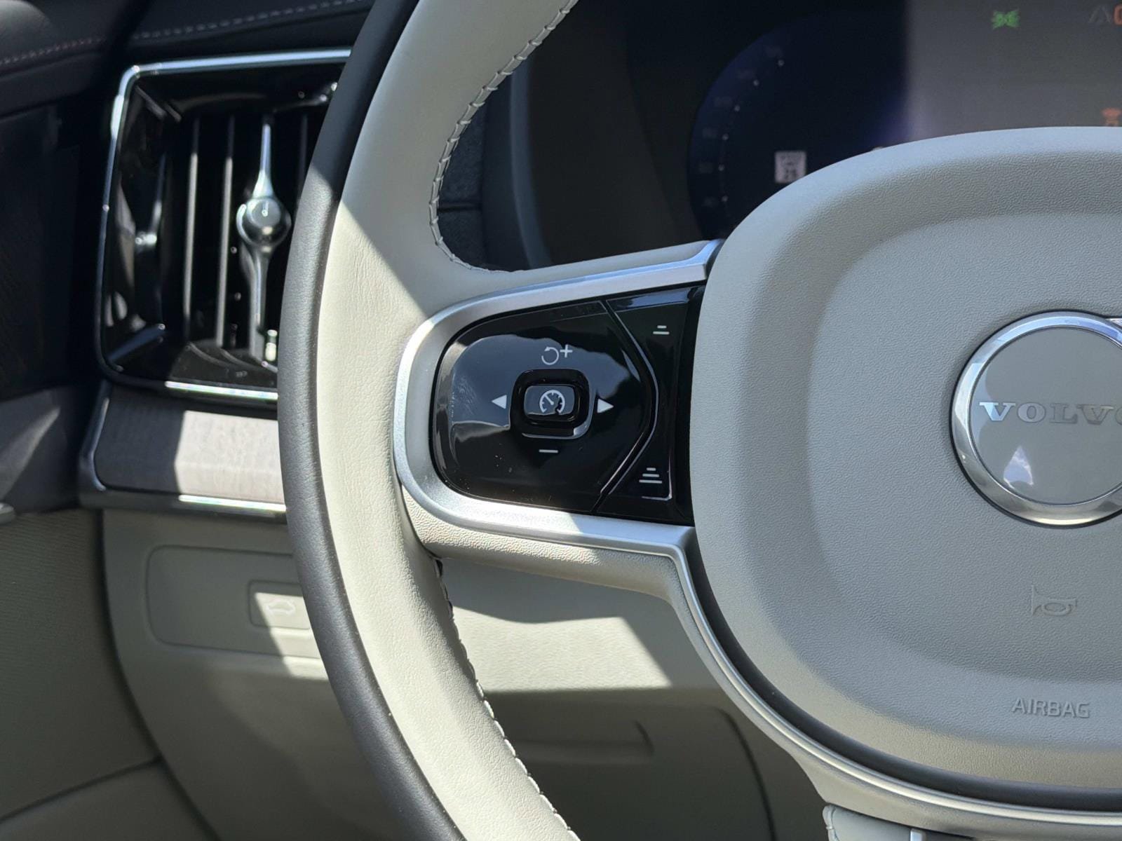 New 2026 Volvo XC90 B6 Ultra w/ Protection Package AWD/4WD image 8