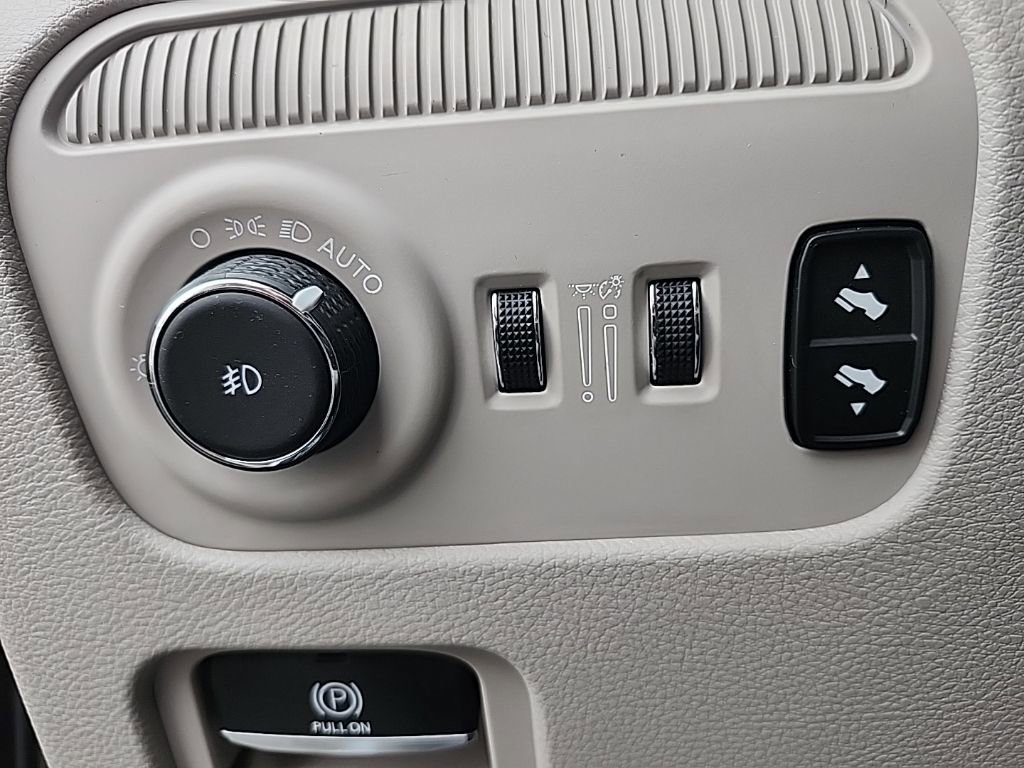 Used 2023 Jeep Wagoneer Series III w/ Preferred Equipment Group image 32