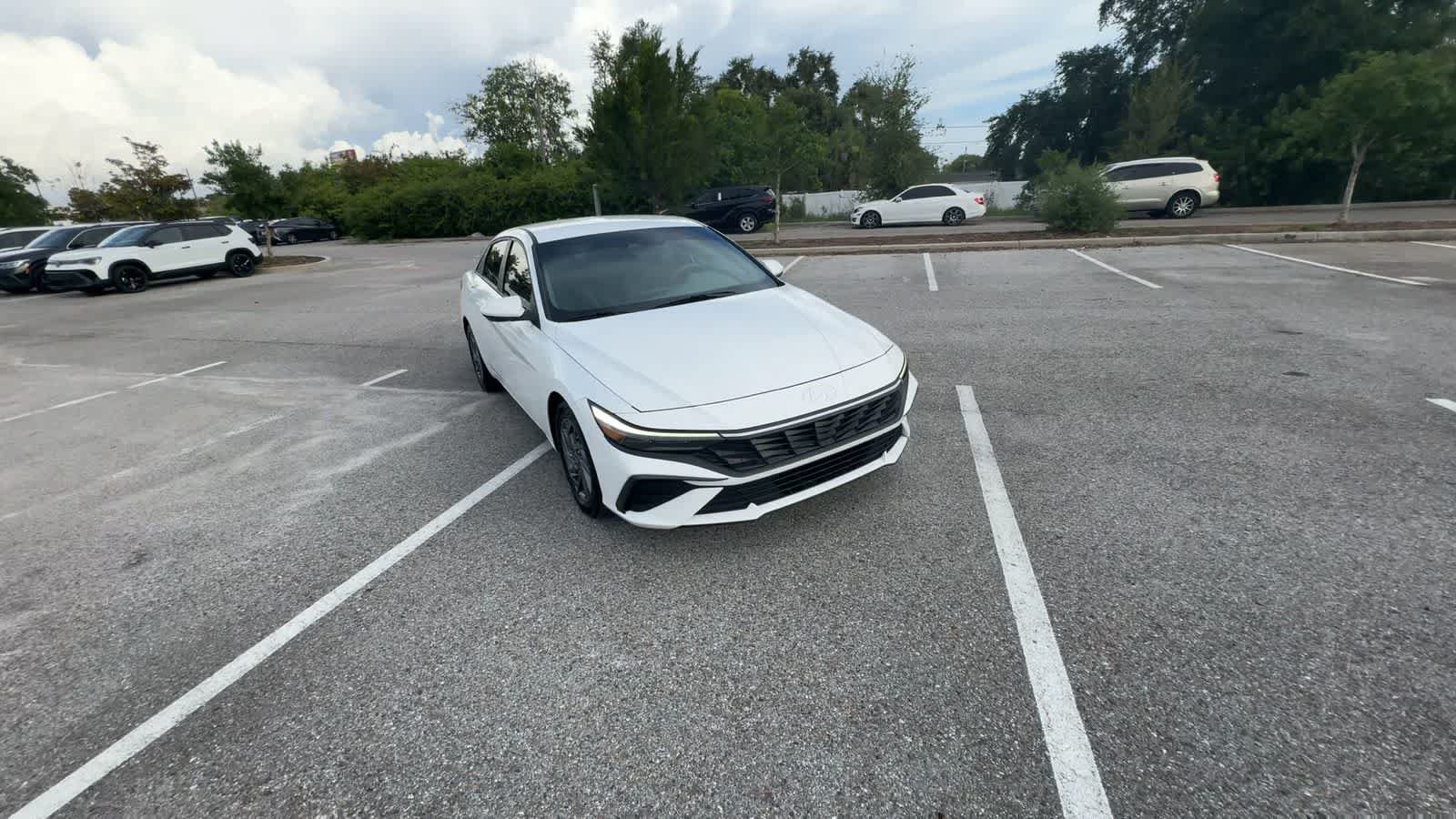 Used 2024 Hyundai Elantra SEL FWD image 2