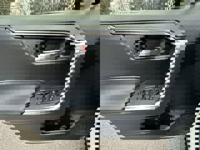 Used 2020 Toyota RAV4 XLE w/ Convenience Package image 18