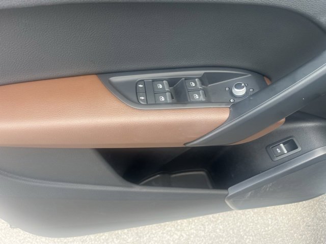 Used 2020 Audi Q5 2.0T Premium w/ Convenience Package image 16