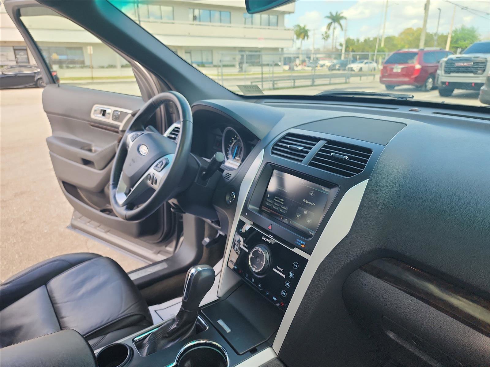 Used 2014 Ford Explorer Limited image 31