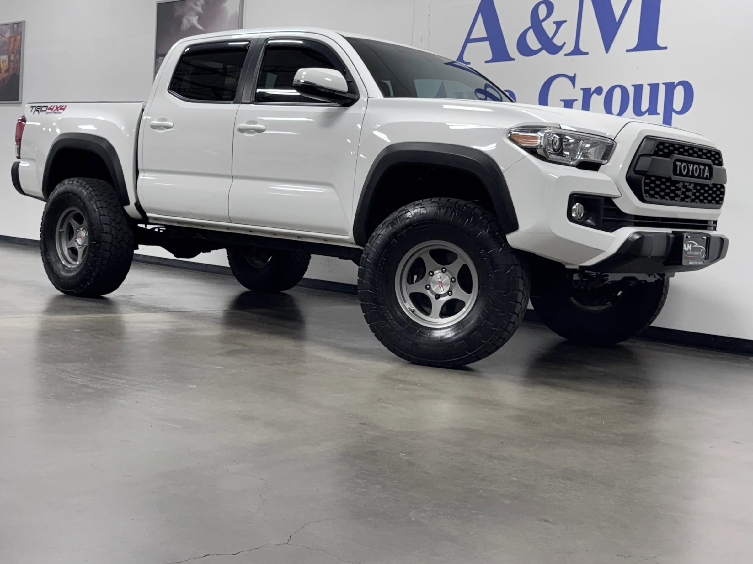 Used 2016 Toyota Tacoma TRD Off-Road w/ Towing Package AWD/4WD image 2