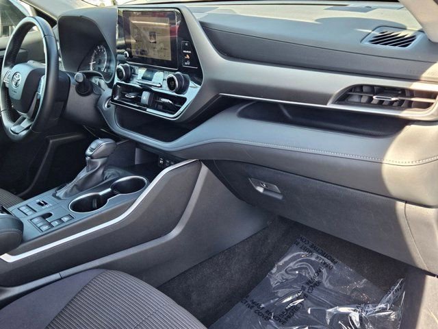 Used 2024 Toyota Highlander LE image 33