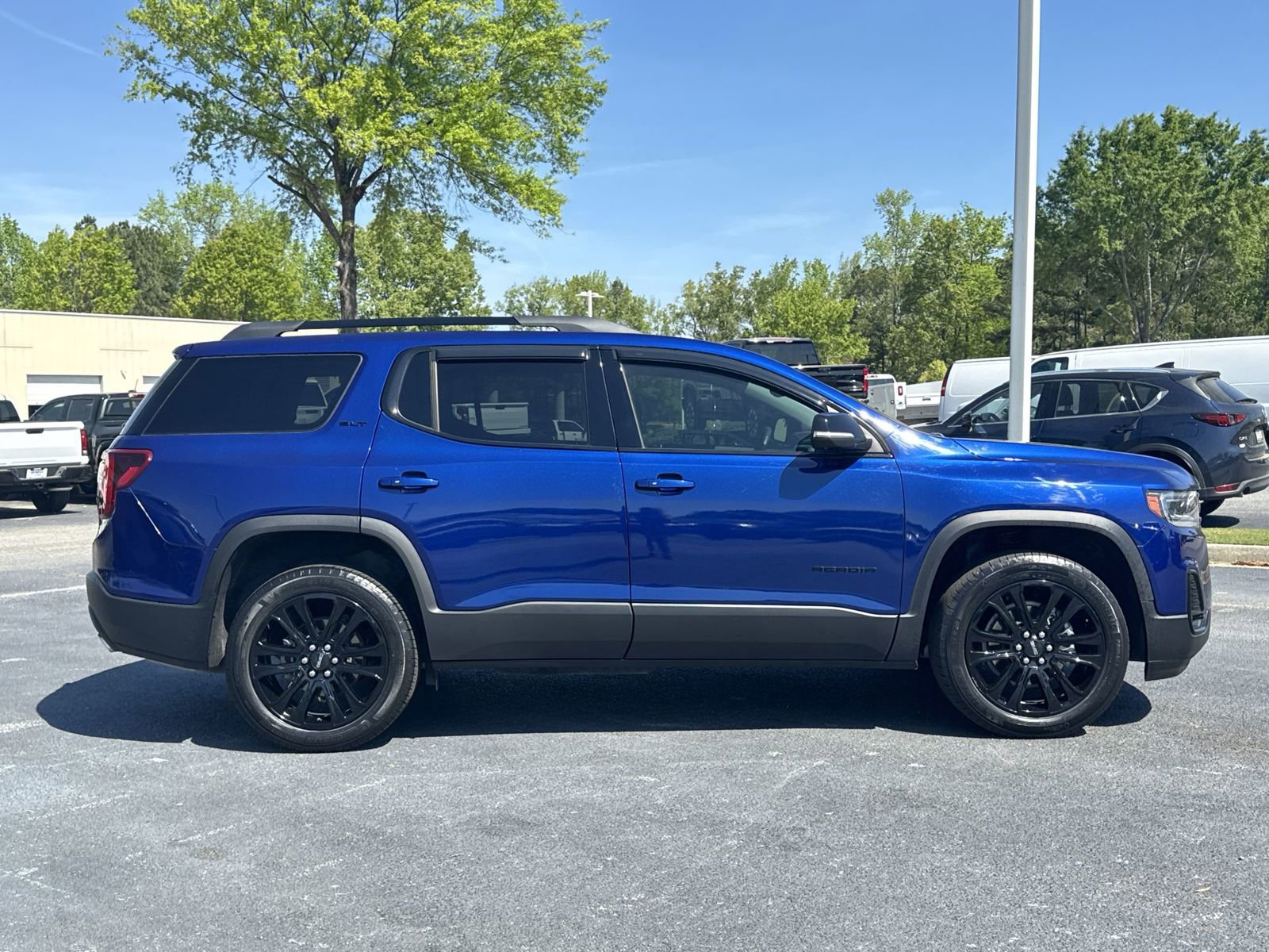 Used 2023 GMC Acadia SLT w/ Elevation Edition FWD image 11