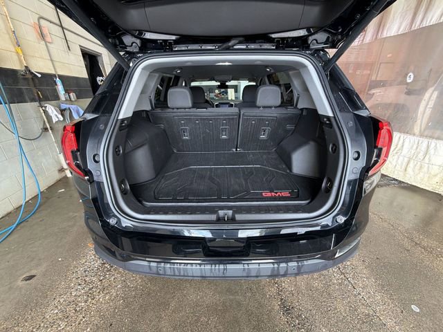 Used 2024 GMC Terrain SLE w/ Driver Convenience Package image 24