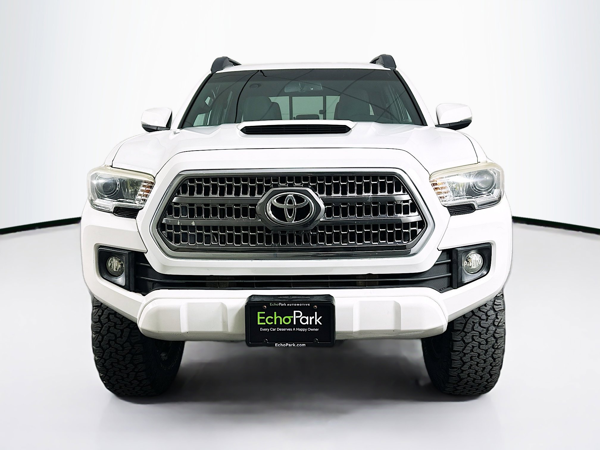 Used 2016 Toyota Tacoma TRD Sport w/ Towing Package AWD/4WD image 2