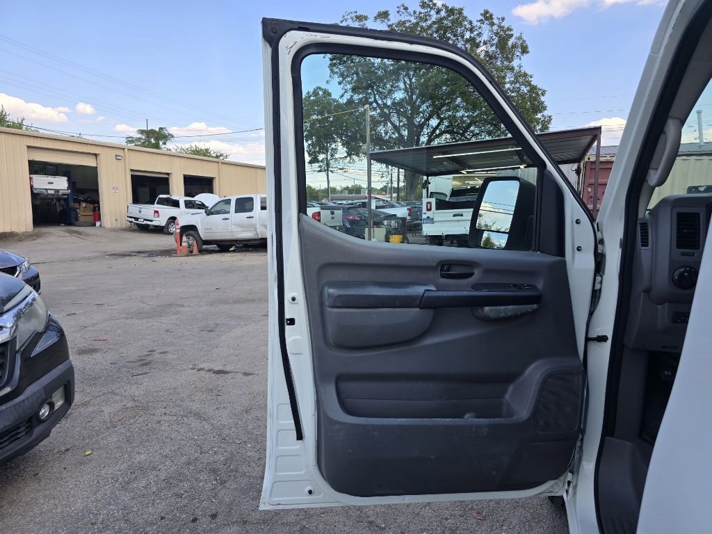 Used 2015 Nissan NV 2500 SV w/ Side & Curtain Airbag Package image 22