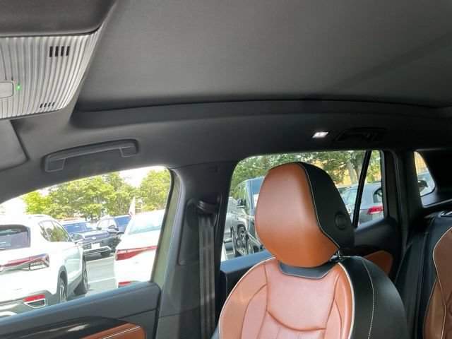 Certified 2025 Volkswagen Tiguan SEL R-Line AWD/4WD image 21