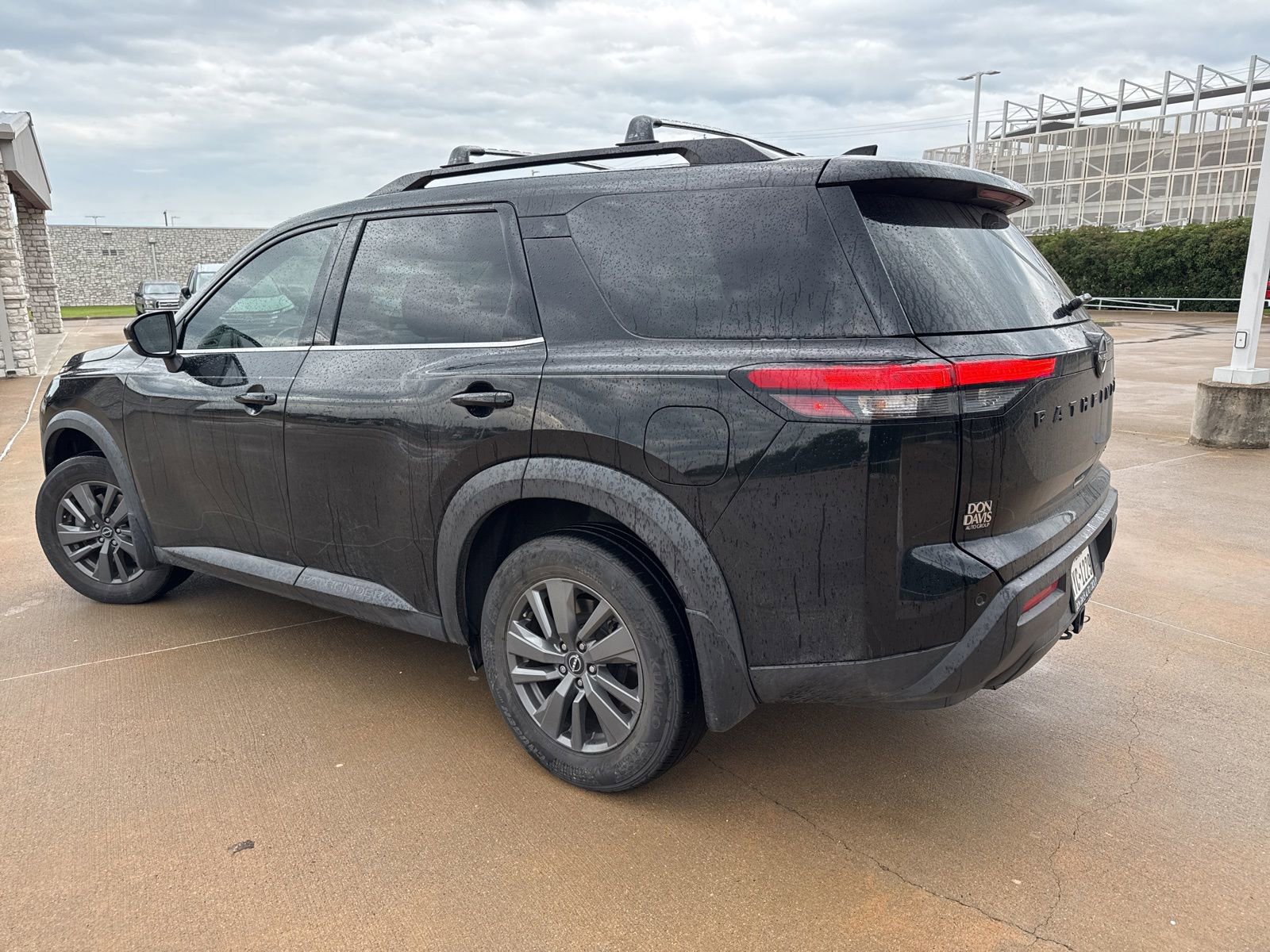 Used 2022 Nissan Pathfinder SV w/ SV Black Package FWD image 3