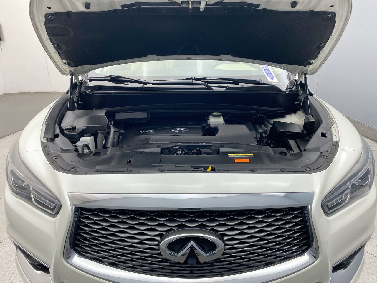 Used 2018 INFINITI QX60 Luxe w/ Deluxe Technology Package AWD/4WD image 11