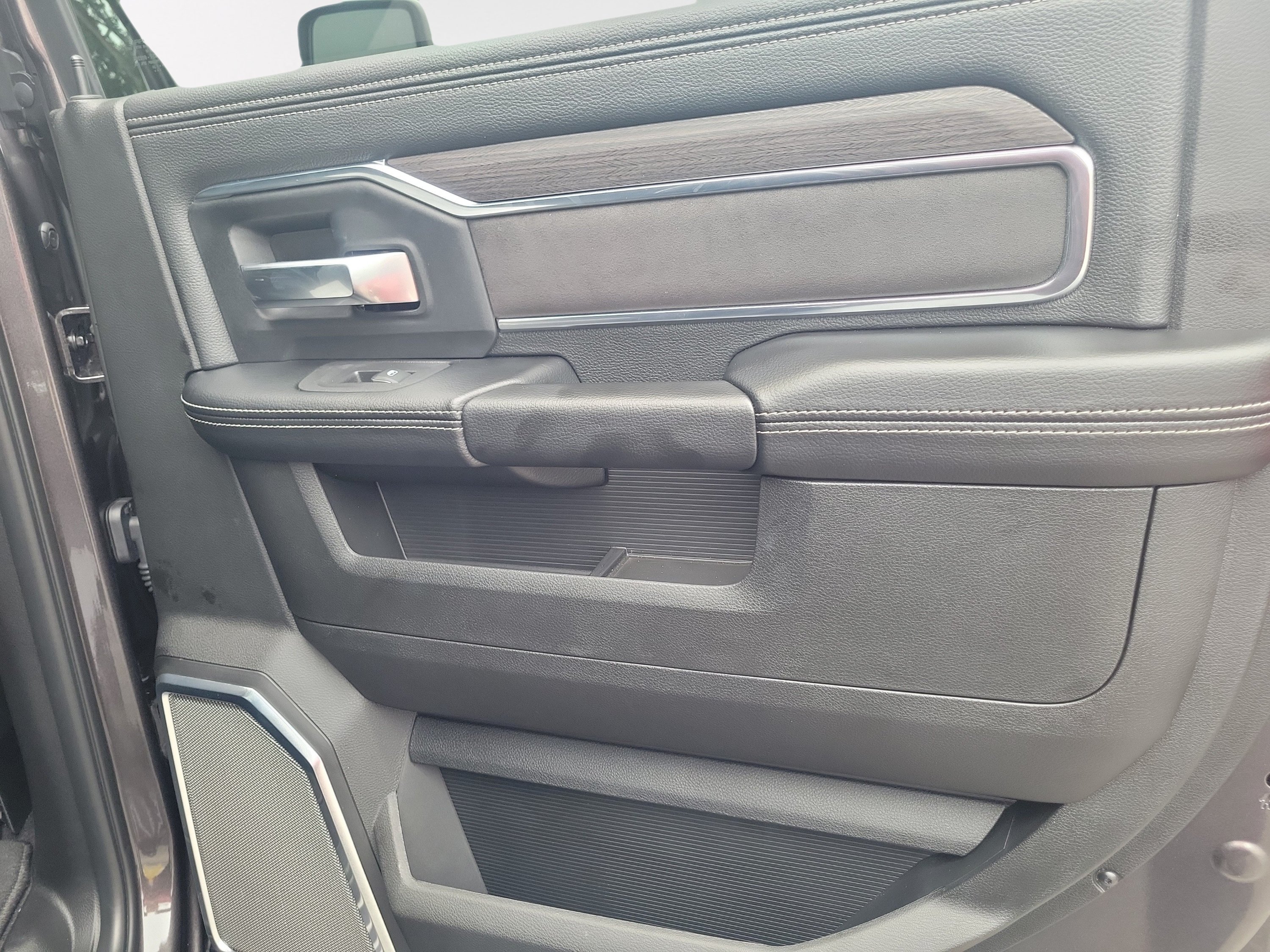 New 2026 RAM 2500 Laramie AWD/4WD image 18