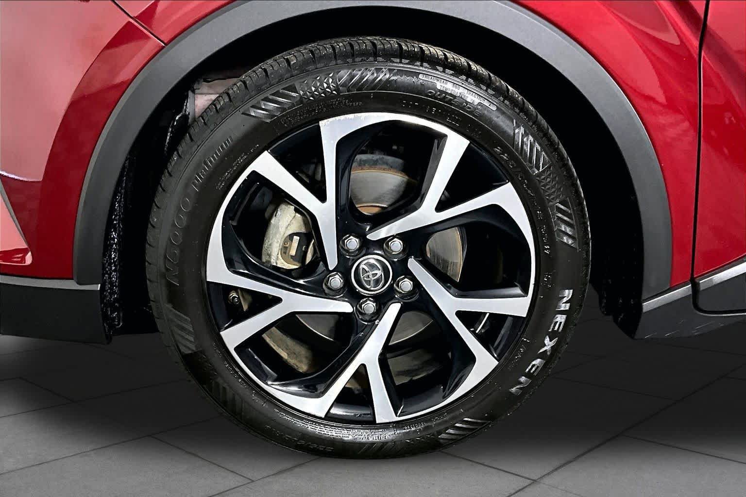 Used 2018 Toyota C-HR XLE FWD image 10