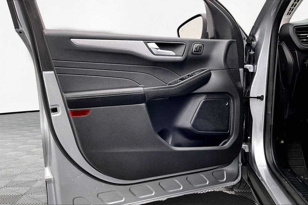 Used 2023 Ford Escape Platinum image 23