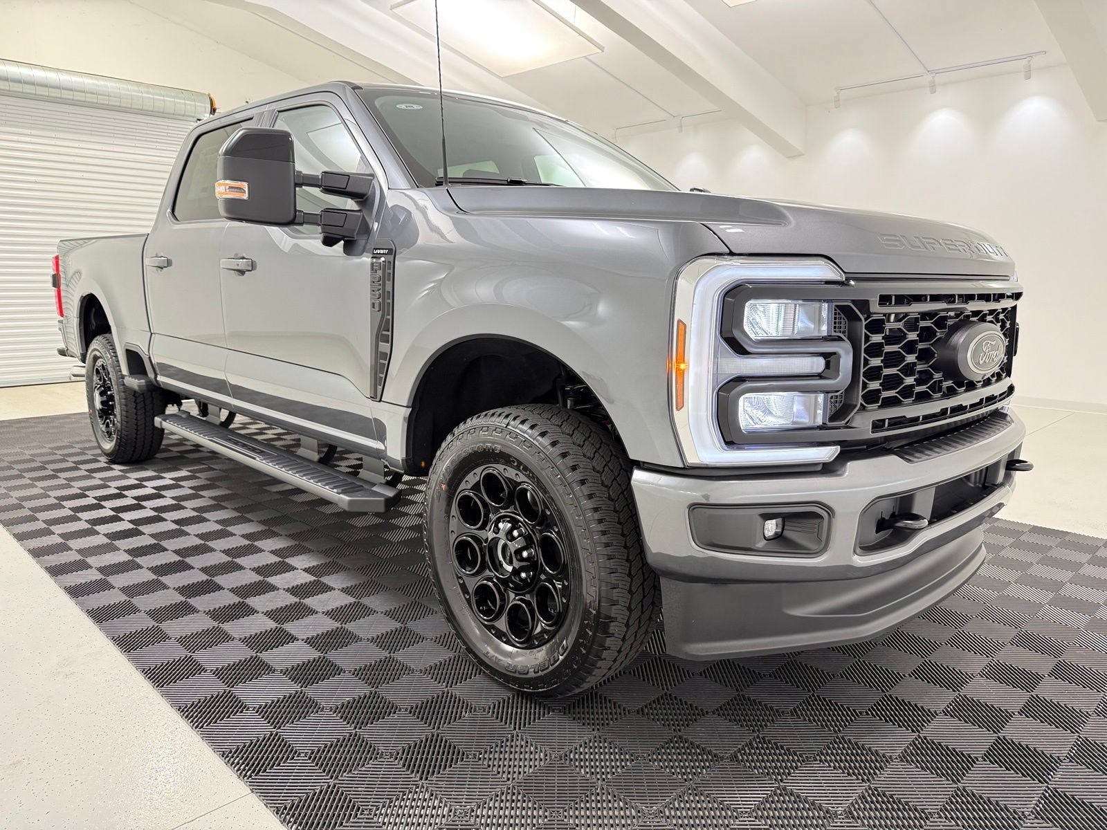 New 2026 Ford F250 Lariat w/ Black Appearance Package AWD/4WD image 1