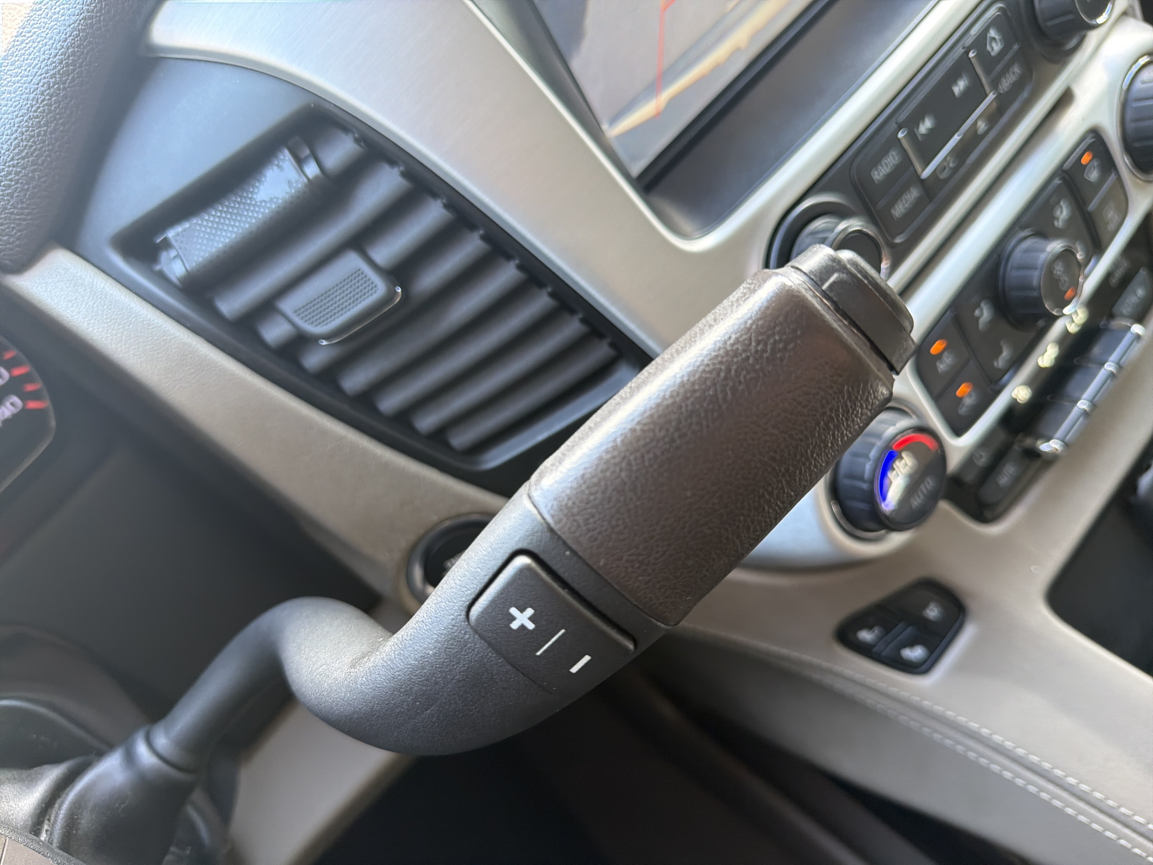 Used 2015 GMC Yukon SLT w/ Open Road Package AWD/4WD image 25