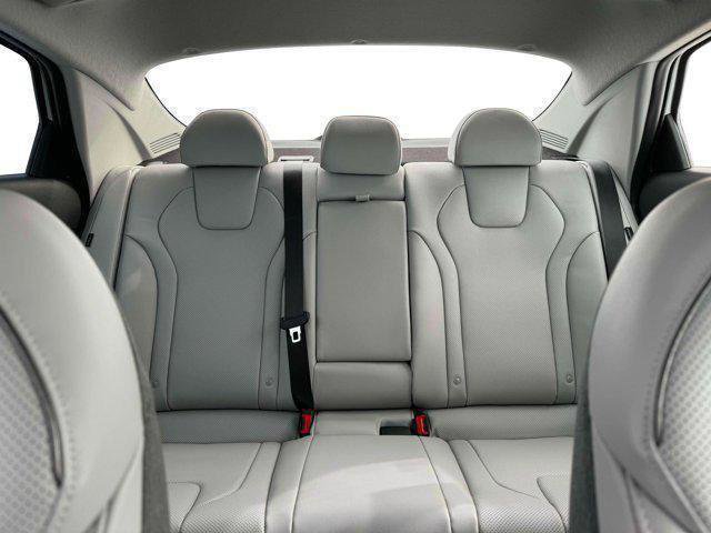 New 2025 Hyundai Elantra Limited FWD image 16