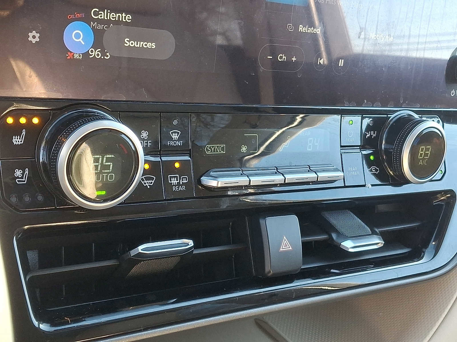 Used 2024 Toyota Highlander Limited image 16