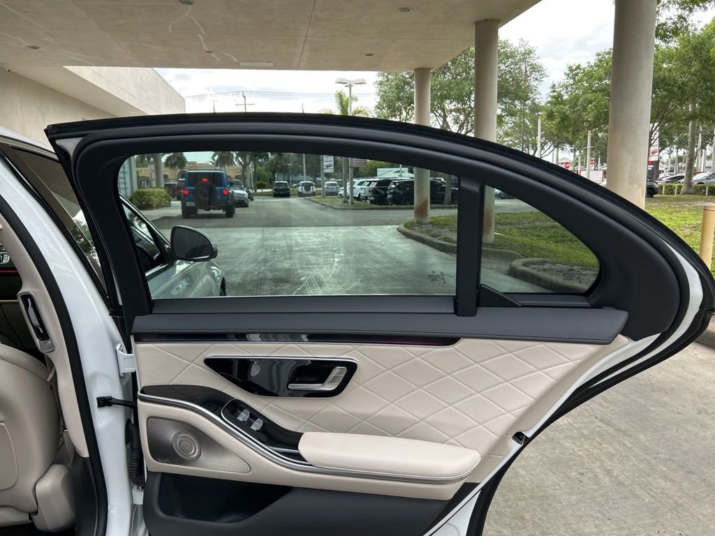 Used 2024 Mercedes-Benz S 580e 4MATIC Sedan w/ AMG Line image 38