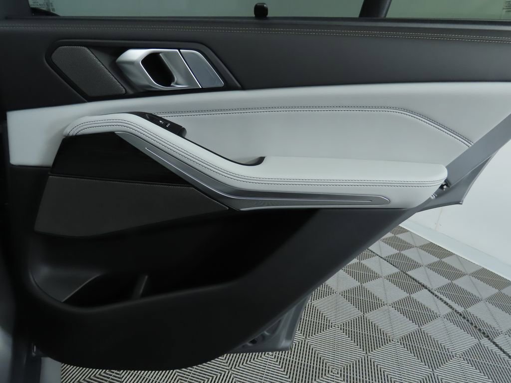 New 2026 BMW X5 xDrive40i w/ Executive Package image 28