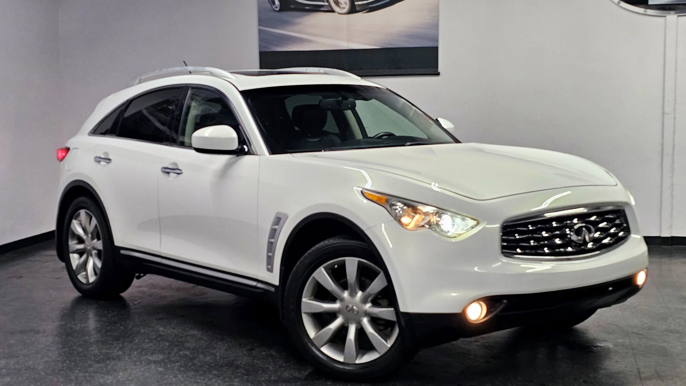 Used 2010 INFINITI FX35 AWD w/ Premium Pkg image 9
