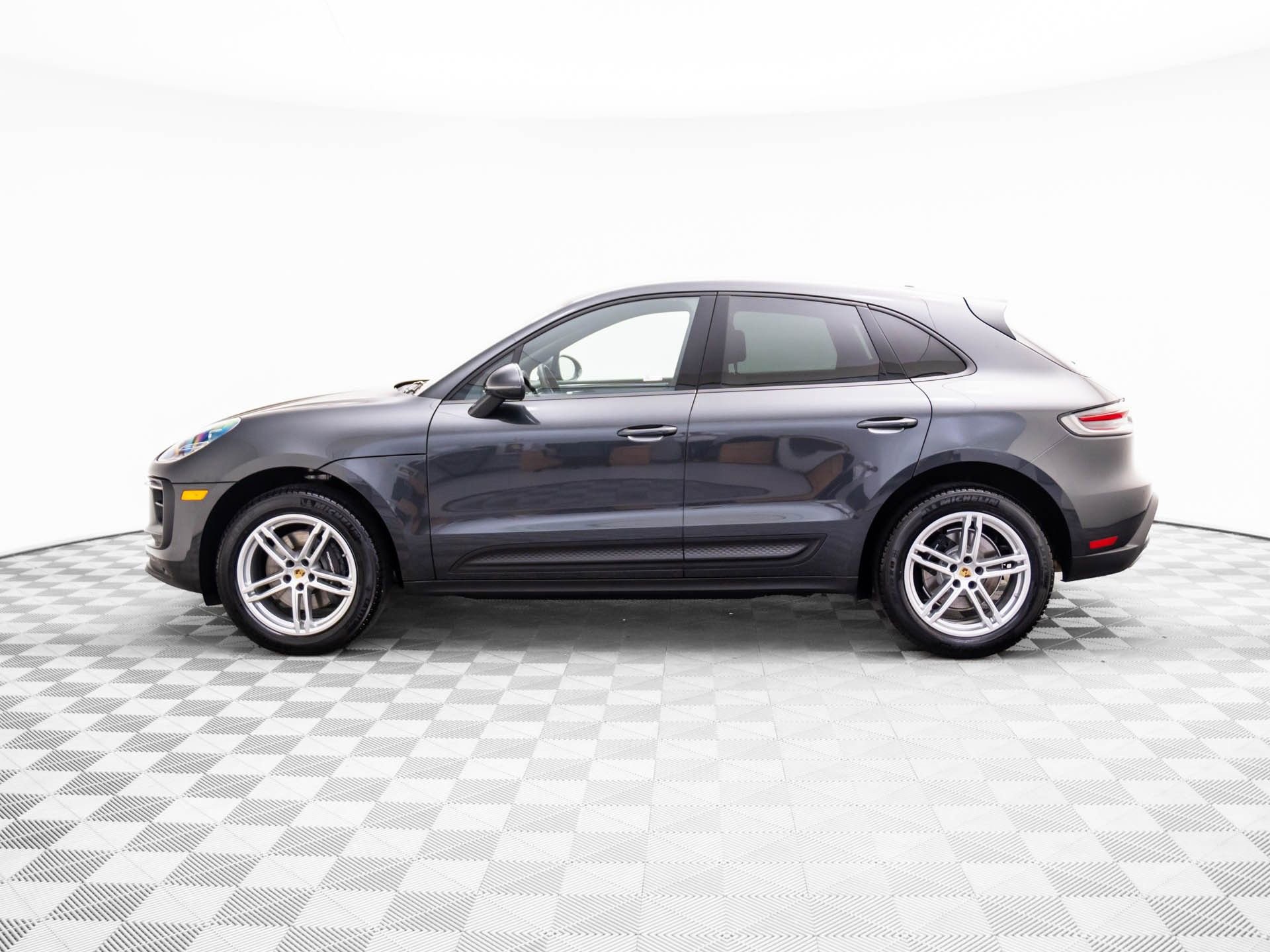 Certified 2025 Porsche Macan image 2