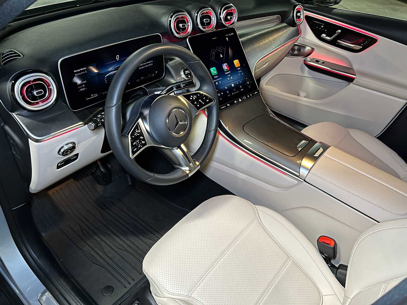 Used 2025 Mercedes-Benz GLC 300 4MATIC image 23