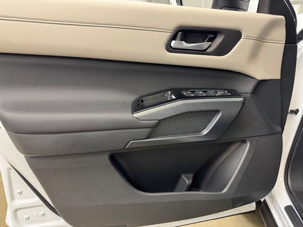 New 2026 Nissan Pathfinder SL image 8