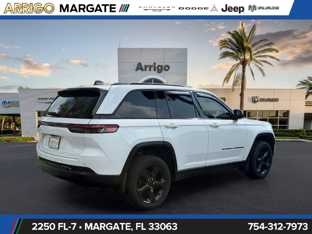 Used 2024 Jeep Grand Cherokee Altitude RWD image 7