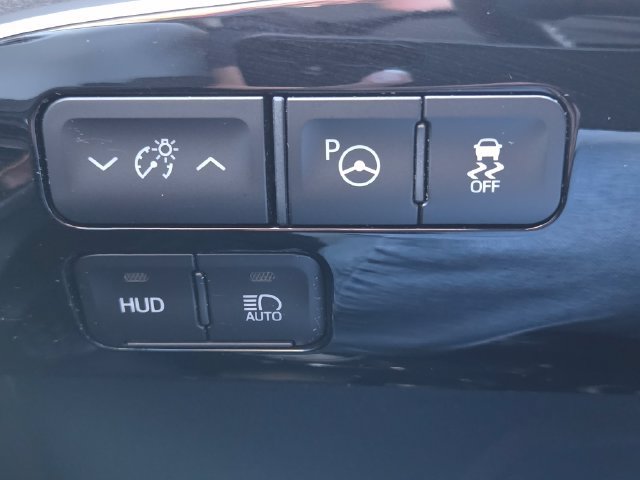 Used 2021 Toyota Prius Limited w/ Premium Convenience Package FWD image 20