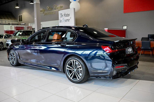 Used 2022 BMW 750i xDrive w/ Luxury Rear Seating Package AWD/4WD image 7