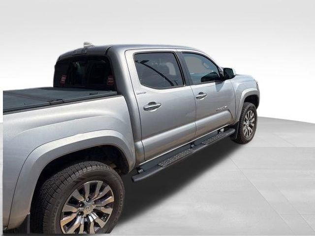 Used 2021 Toyota Tacoma Limited image 33