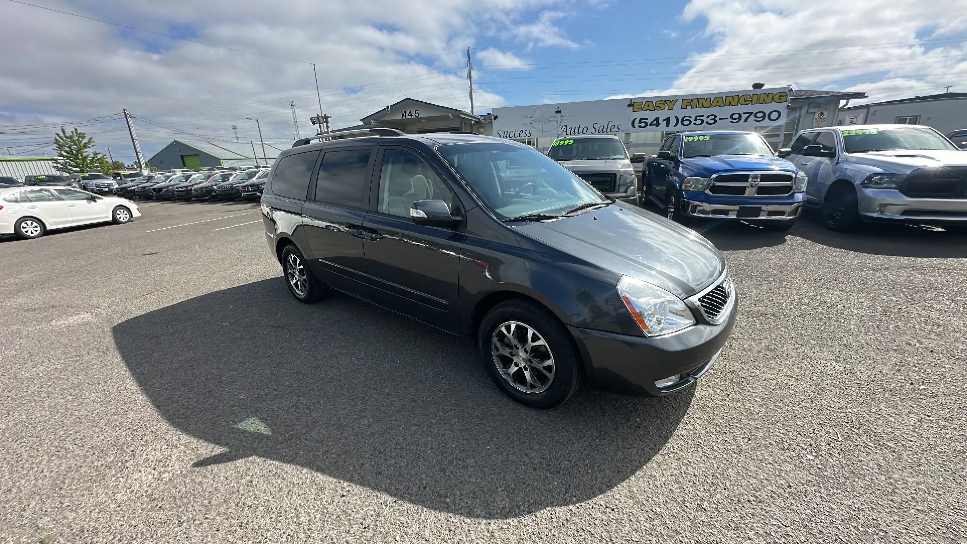 Used 2014 Kia Sedona LX w/ Power Package image 2