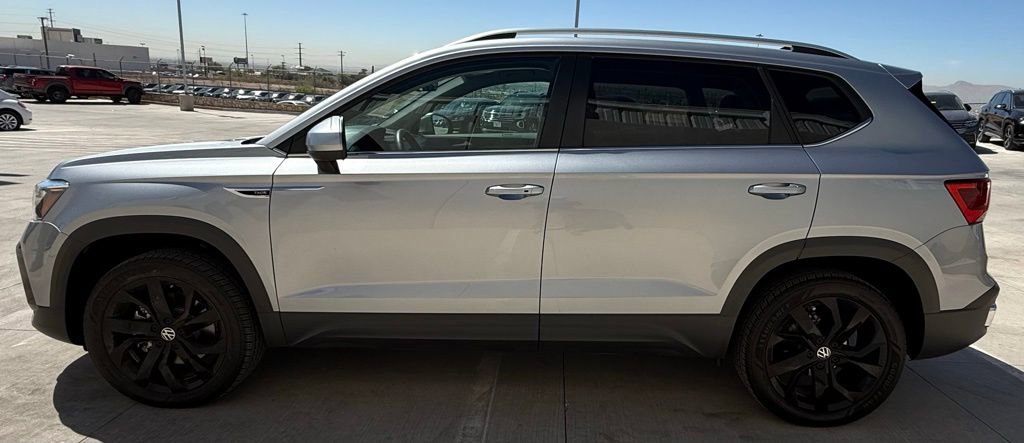 Used 2024 Volkswagen Taos SE image 5