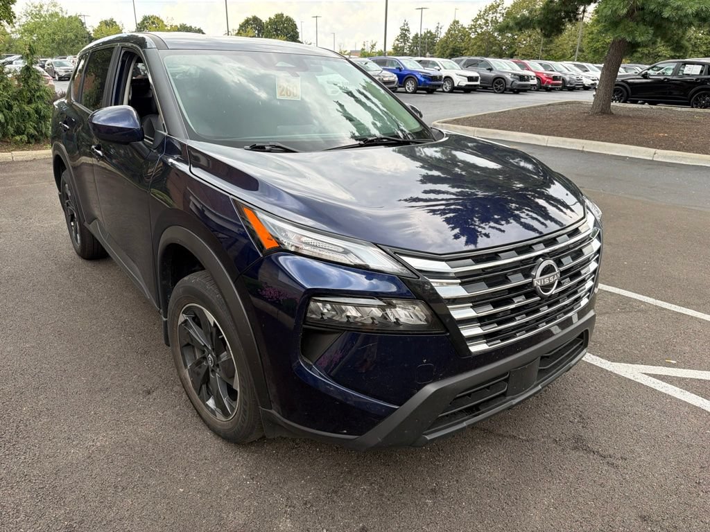 Used 2024 Nissan Rogue SV AWD/4WD image 4
