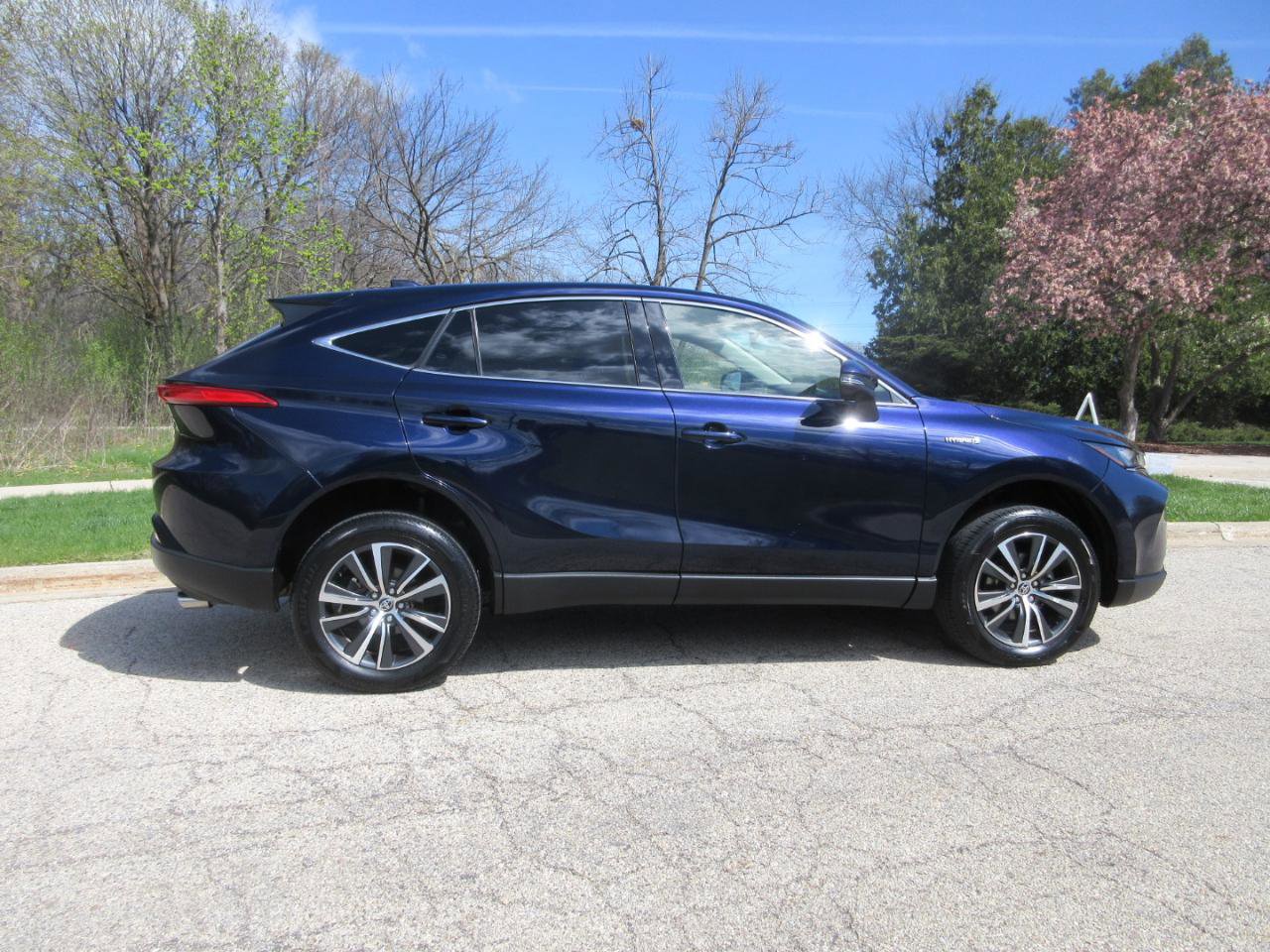 Used 2021 Toyota Venza LE w/ Carpet Mat Package (TMS) AWD/4WD image 6