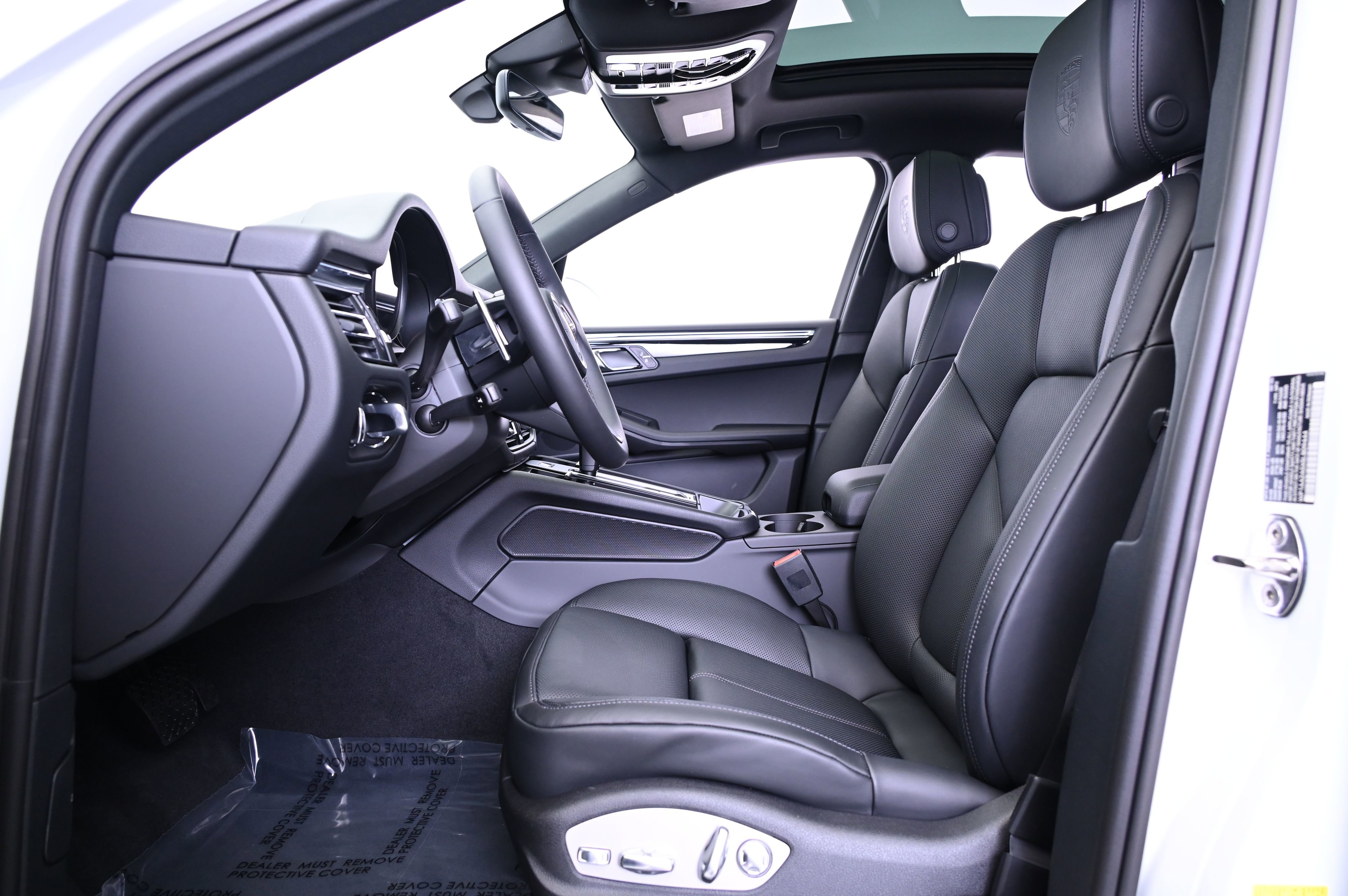 Certified 2025 Porsche Macan image 37