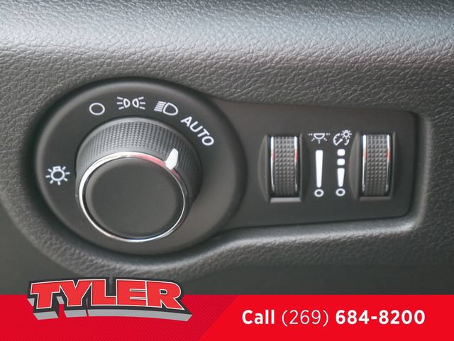 New 2027 Chrysler Pacifica Select FWD image 23