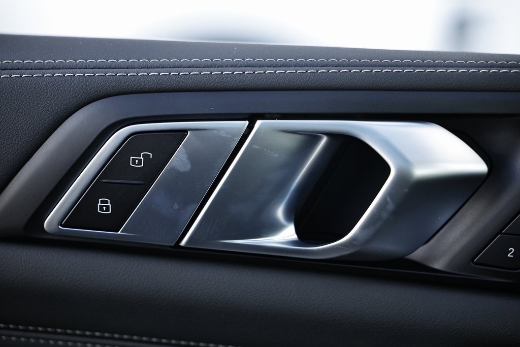 New 2026 BMW X5 M60i w/ Executive Package image 15